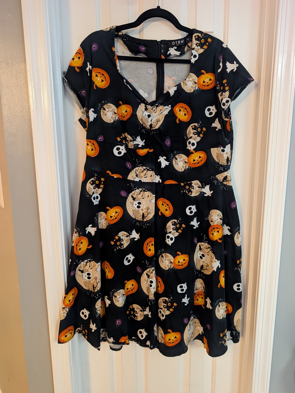Oten Halloween Print Short Sleeve Swing Dress in Size 3XL